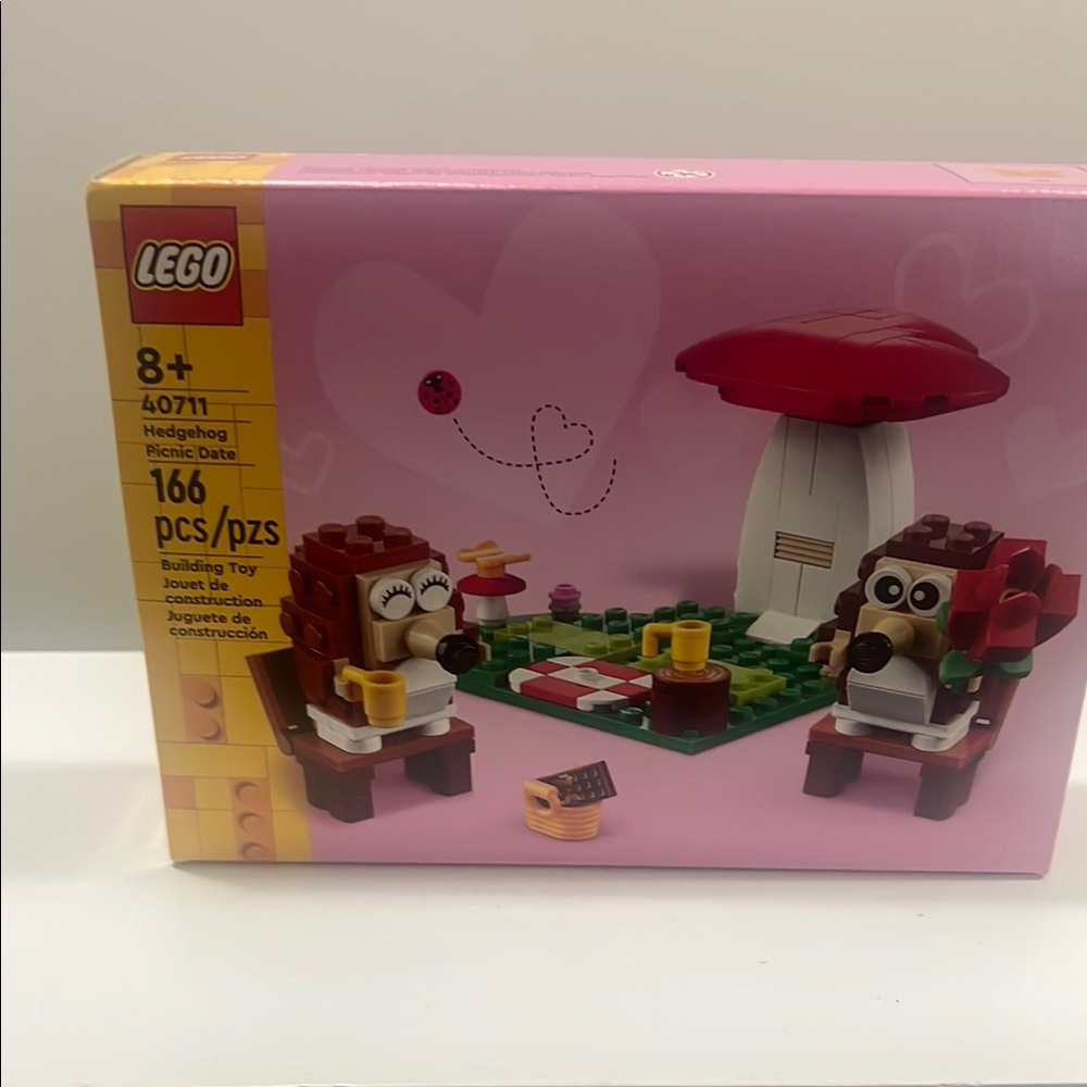 LEGO Hedgehog Picnic Date Building Set - Pink and Red